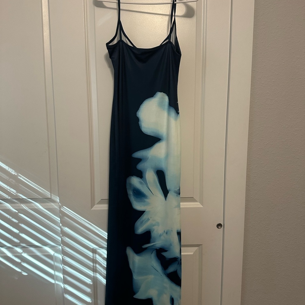 Commense Navy and White Floral Maxi Dress - Picture 3 of 4